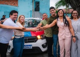 No campo do fortalecimento da gestão municipal, o Governo do Maranhão entregou dois veículos, por meio do programa Coopera Mais, para Axixá